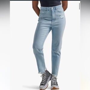 Wrangler tapered, high-rise Mom Jeans